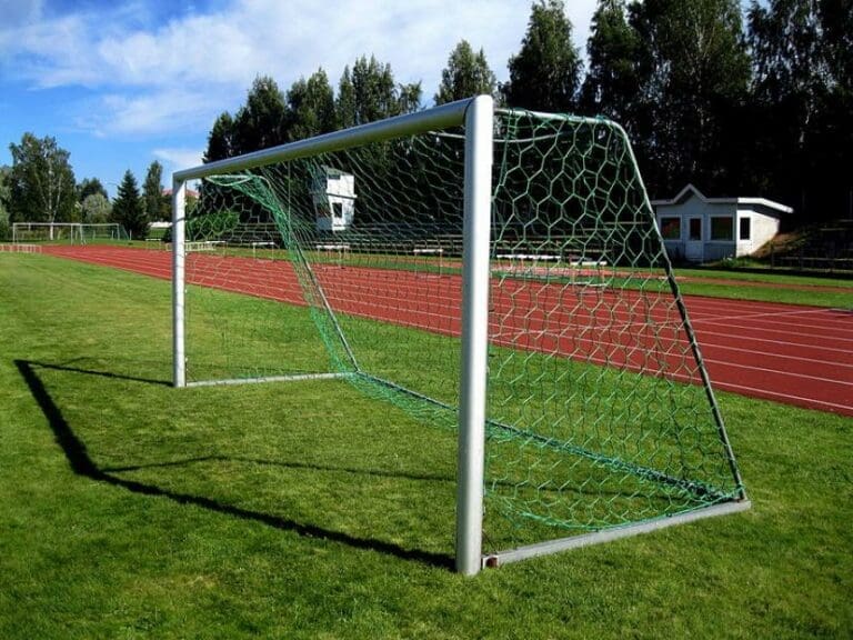 Intensivtäter konnte beim Fußballspielen fliehen — Bild: Santeri Viinamäki / Wikimedia (CC-BY-4.0)
