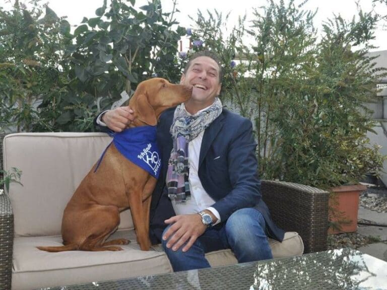 "Hundegipfel" sollen Hundeproblem lösen — Bild: HC Strache / Facebook