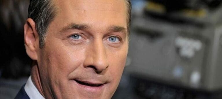 FPÖ bekämpft Bevölkerungsaustausch — Bild: Gregor Tatschl / Wikimedia CC BY-SA 2.0