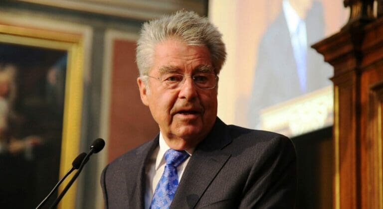 Wirre Aussagen von Alt-Bundespräsident Fischer — Bild: Franz Johann Morgenbesser / flickr (CC BY-SA 2.0