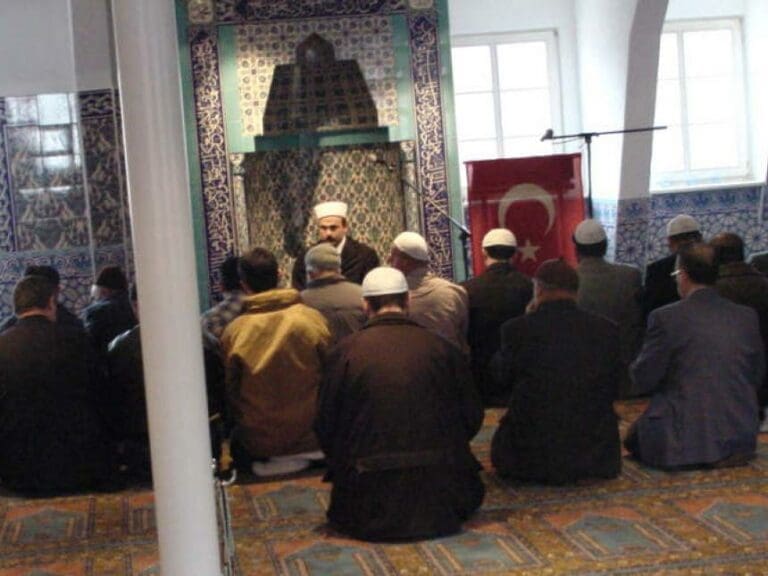 Wenn der Spitzel mit dem Spitzel: V-Mann deckt salafistischen Kollegen auf — Bild: The weaver / wikimedia (gemeinfrei)
