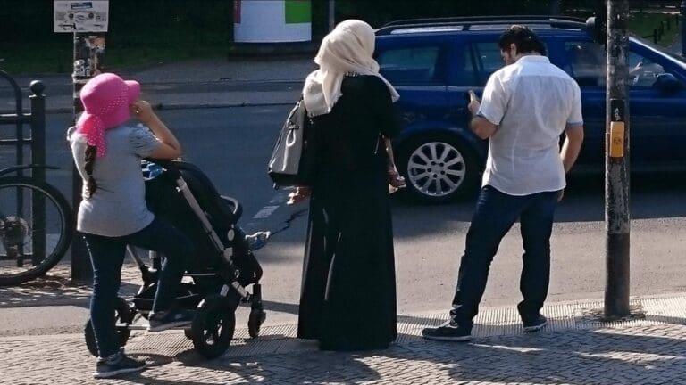 Imam Sexually Assaults Teen Girl In Mosque — Bild: hilmar h. werner / Wikimedia (CC0)