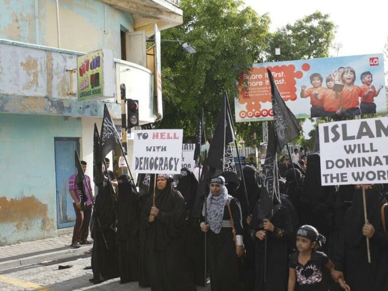 Anstieg an radikalen Salafisten immer rasanter — Bild: Dying Regime / Wikimedia (CC BY 2.0)