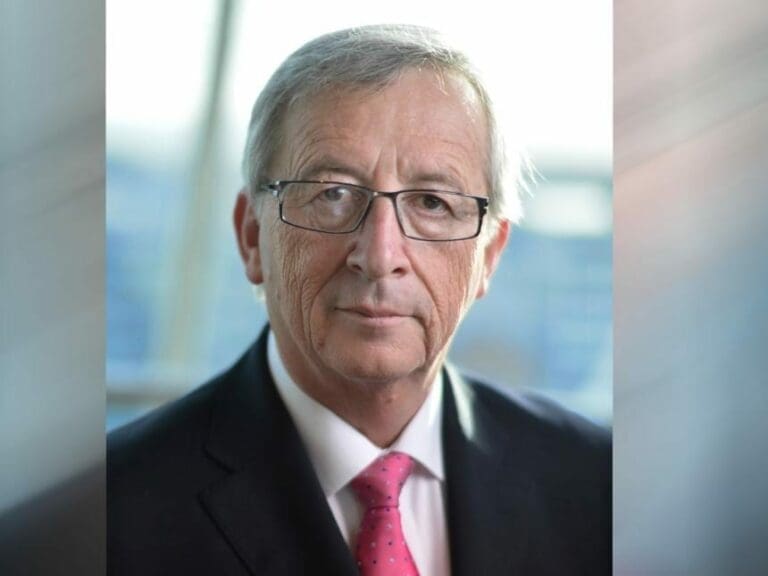 Video: Juncker torkelt stockbesoffen herum — Bild: Factio popularis Europaea, Wikimedia, CC BY 2.0