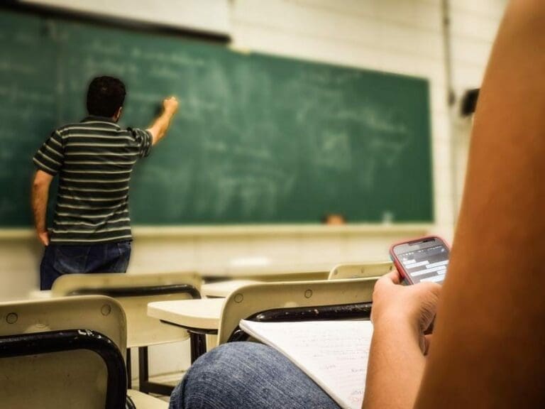 SPÖ-Lehrerin: "Man bat mich, zu schweigen!" — Bild: giovannacco / pixabay.com