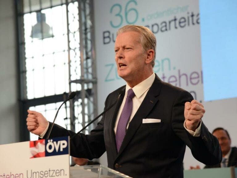 Mitterlehner will bester Hofer-Verhinderer sein — Bild: Unzensuriert.at