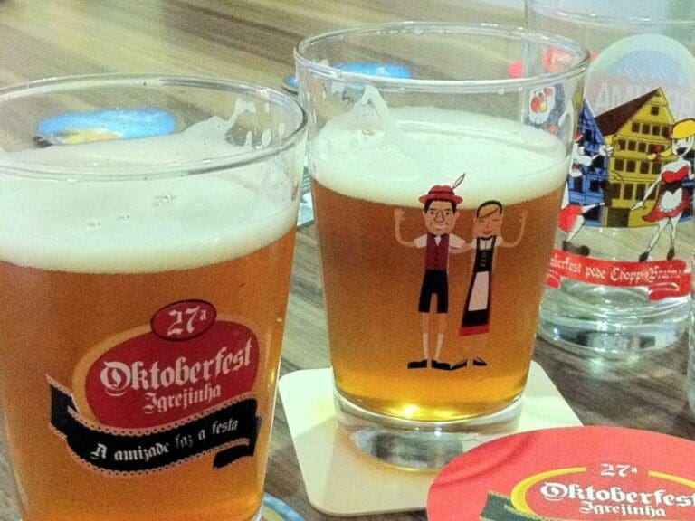 Oktoberfest Drunk - Fire Drying Breeches In Oven — Bild: gustavo.kunst / wikimedia (CC BY-SA 3.0)