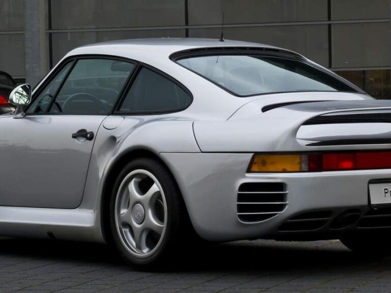 Porsche: Driving 210 MPH With No Licence — Bild: M 93 / wikipedia.org (CC-BY-SA-3.0-DE)