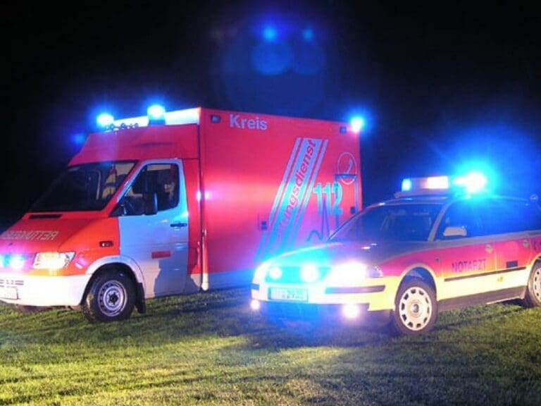 Rettungssanitäter von 75 Clan-Arabern bedrängt — Bild: Rettungssani / Wikimedia (CC-BY-SA-3.0)