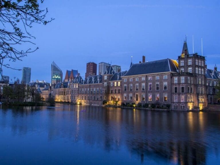 MP Gang Raped By Muslims Commits Suicide — Bild: RobVanDerMeijden / pixabay.com