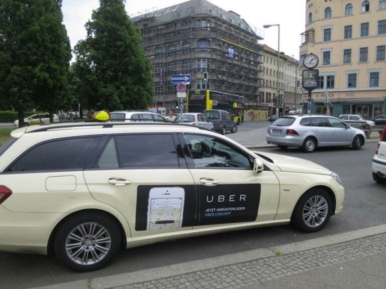 Uber kassiert neuerlich 80.000 Euro Strafe — Bild: Alper Çugun / flickr.com (CC BY 2.0)