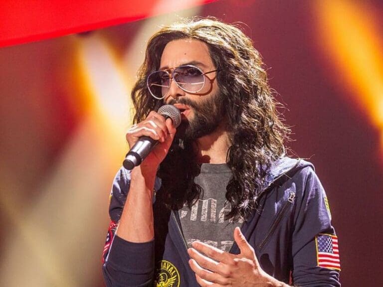 Verwandlung: Conchita möchte Aufmerksamkeit — Bild: Raimond Spekking / Wikimedia (CC-BY-SA-4.0)