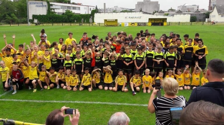 "Politische Botschaft" machte Fußballfest kaputt — Bild: unzensuriert.at