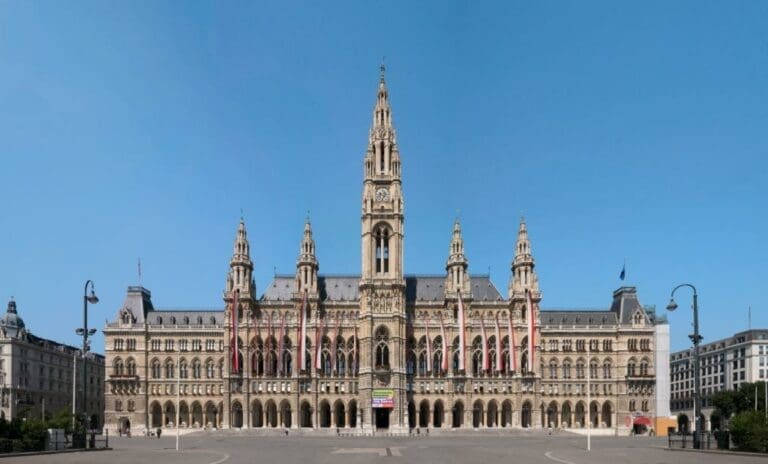 Transparenzdatenbank: Löger wirft Wien “Hütchenspiel” vor – was will Wien verbergen? — Bild: Thomas Ledl / Wikimedia (CC-BY-SA-4.0)