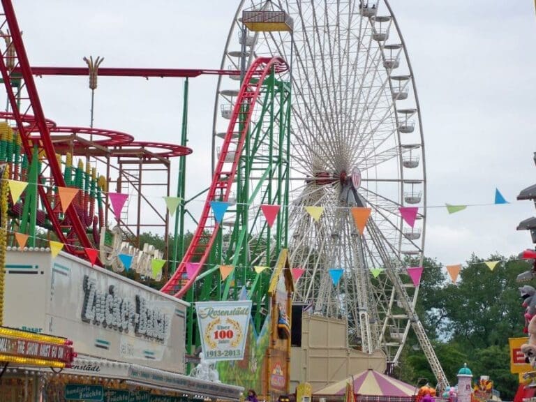 #Einzelfall: Ausländer-Mob prügelt sich beim Altstadtfest und attackiert unbeteiligte Passanten — Bild: Vanellus / wikimedia.org (CC-BY-SA-4.0,3.0,2.5,2.0,1.0)