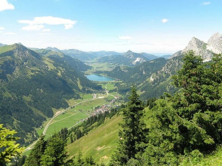 Asylanten ist Tiroler Landleben nicht genehm — Bild: Wikimedia / Df1paw / CC BY 3.0