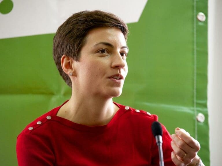 Grüne fordern: Ganze syrische Dörfer nach Osteuropa umsiedeln — Bild: EQUO / flickr (CC BY-SA 2.0)