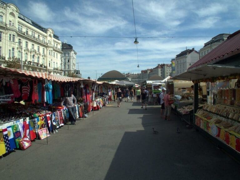 Bettlermafia belagert Wiener Naschmarkt — Bild: DALIBRI / wikimedia (CC BY-SA 3.0)