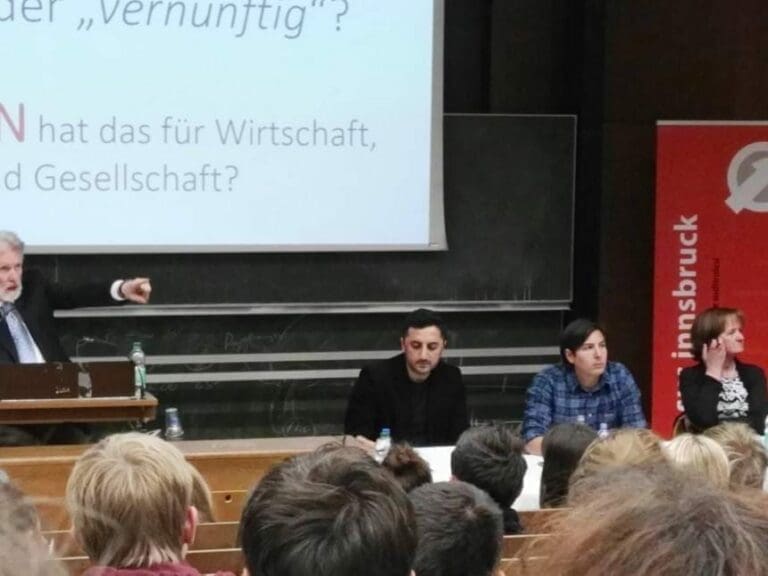 Grüner Griff ins Klo: Frauenrechte in Tälern — Bild: privat / zVg