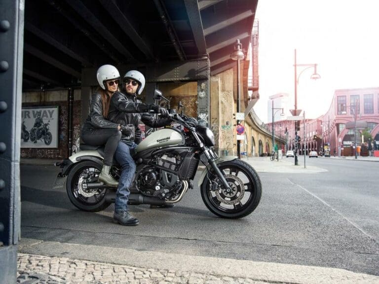 Neues Kawasaki-Image mit Roller und Cruiser — Bild: Kawasaki