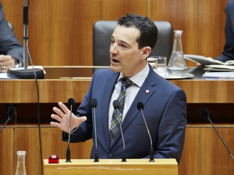 NEOS für Wegwerfgesellschaft — Bild: C Parlamentsdirektion / Bildagentur Zolles KG / Mike Ranz