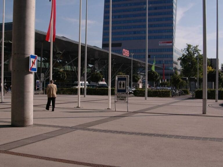 Ständige Gefahrenzone Linzer Hauptbahnhof — Bild: chb1848 / flickr (CC BY-SA 2.0)