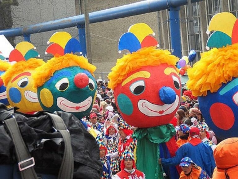 Islamistische Drohungen stoppen Karneval — Bild: RuckSackKruemel/Flickr (CC BY 2.0)
