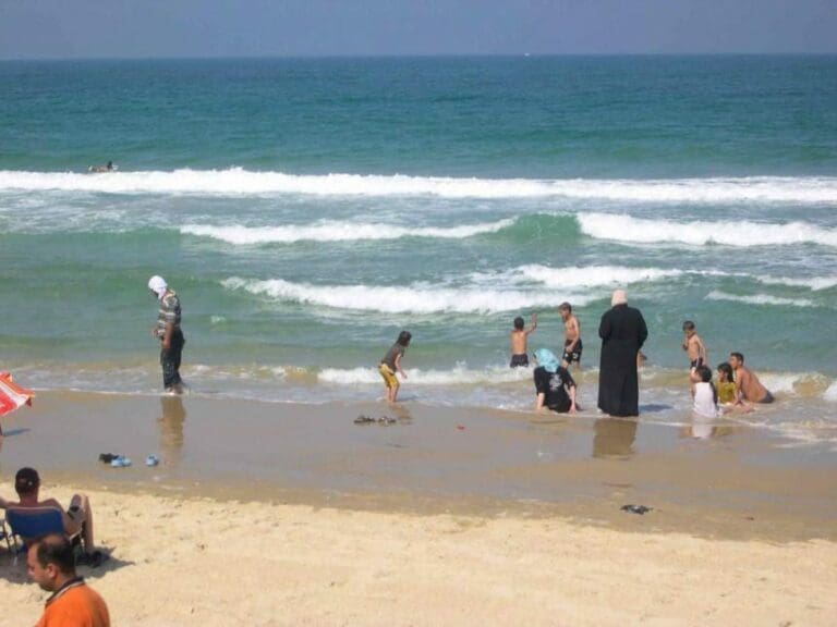 Frankreichs Umfaller bei "Burkini"-Verbot — Bild: upyernoz / flickr (CC BY 2.0)
