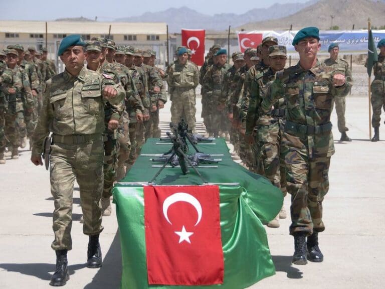 Türkei-Invasion in Syrien und im Irak für IS — Bild: NATO Training Mission-Afghanistan / flickr (CC BY-SA 2.0)