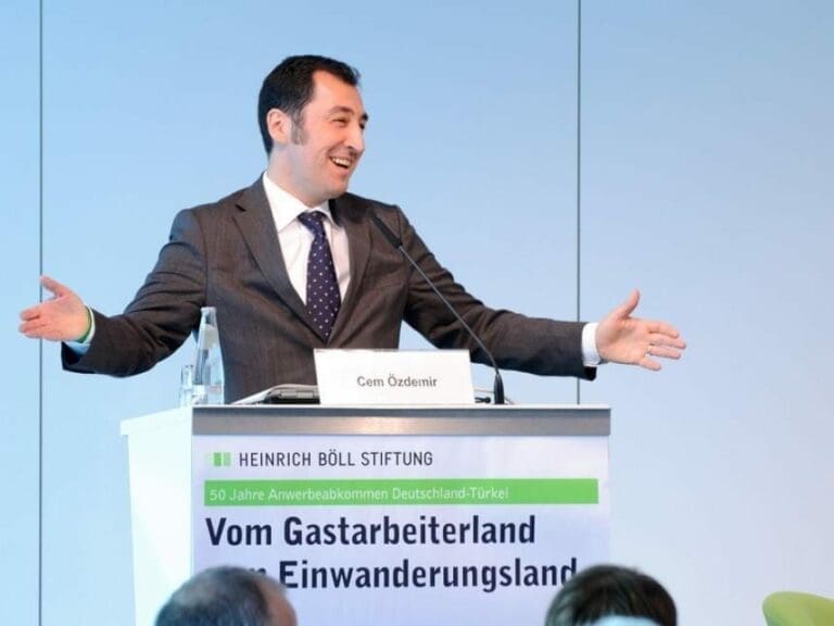 Grünen-Chef verweigert türkische Taxifahrer — Bild: Heinrich-Böll-Stiftung / flickr (CC BY-SA 2.0)