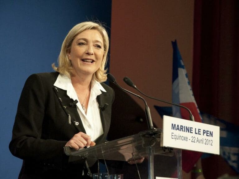 Le Pen: Merkel ist Gefahr für Europa — Bild: Rémi Noyon / flickr (CC BY 2.0)