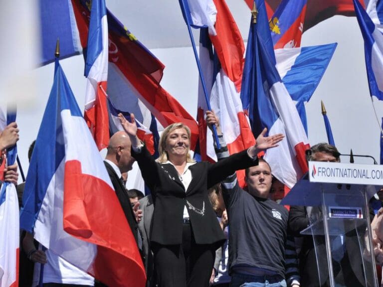 Frankreich: Marine Le Pen bei Umfrage voran — Bild: Blandine Le Cain / flickr (CC BY 2.0)