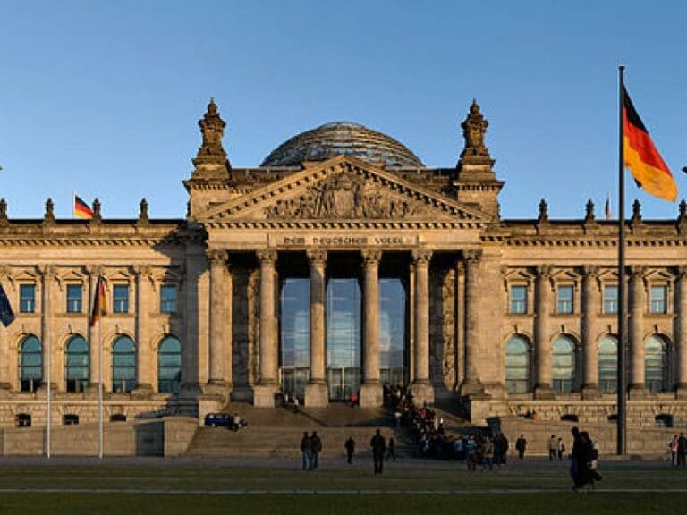Umfrage: Union und SPD auf Jahres-Tiefststand — Bild: Jürgen Matern / Wikimedia (CC-BY-SA-3.0)