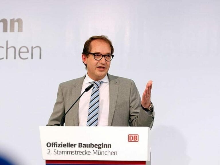 CSU stellt Forderung nach Asyl-Obergrenzen als Koalitionsbedingung — Bild: H-stt / Wikimedia (CC-BY-SA-4.0)