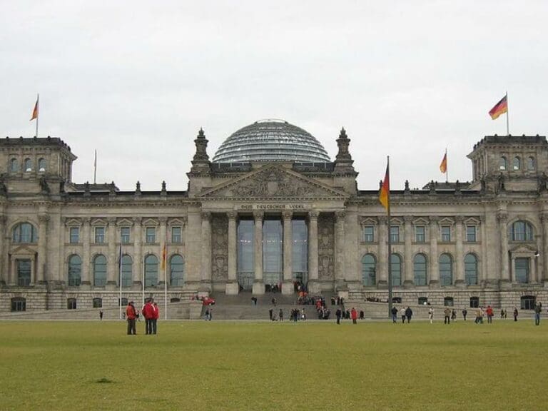Unzensuriert-Spezial: Die Umfragen zur Bundestagswahl im Vergleich — Bild: Lordnikon / wikimedia
