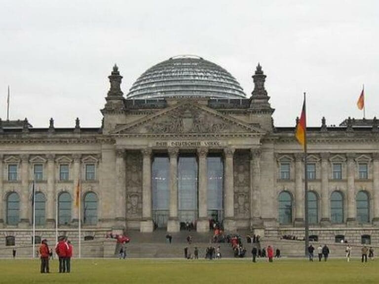 Bundestagswahl: Manipulationen beim Ergebnis leicht möglich — Bild: Lordnikon / wikimedia
