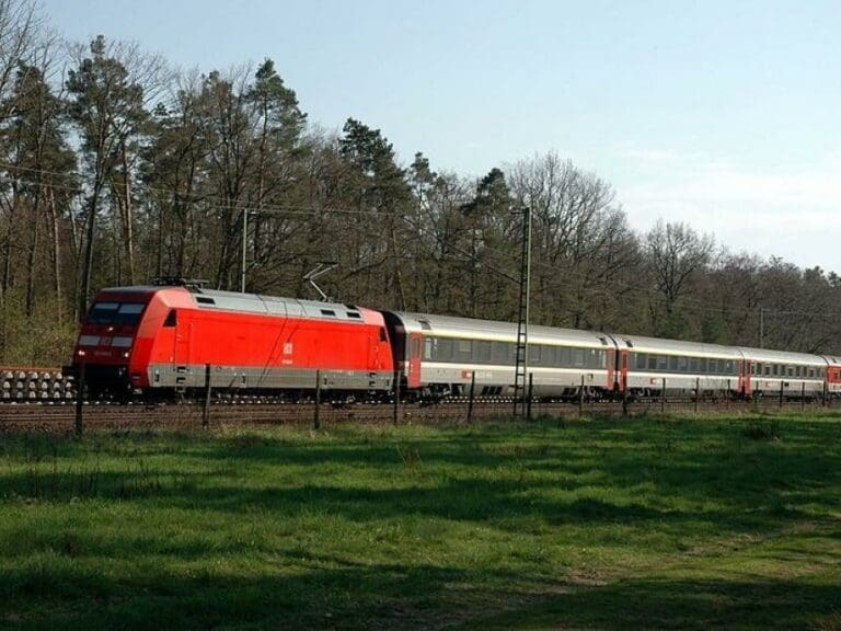 Rekord: 150 Illegale im Zug aufgegrifen — Bild: K. Jähne / wikimedia (gemeinfrei)