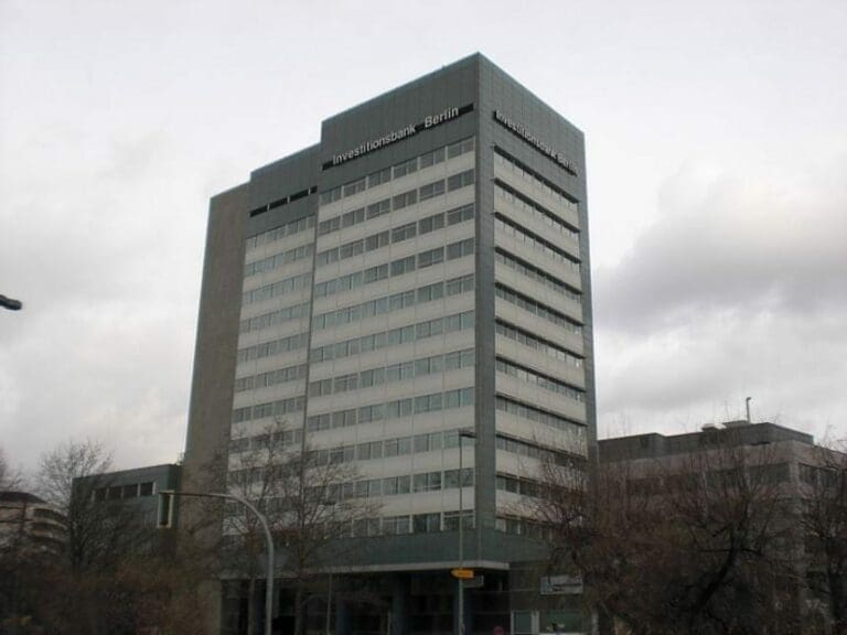 Asylwerber: Investitionsbank Berlin vergibt großzügige Unternehmensgründungs-Kredite — Bild: Loofer / Wikimedia (PD)