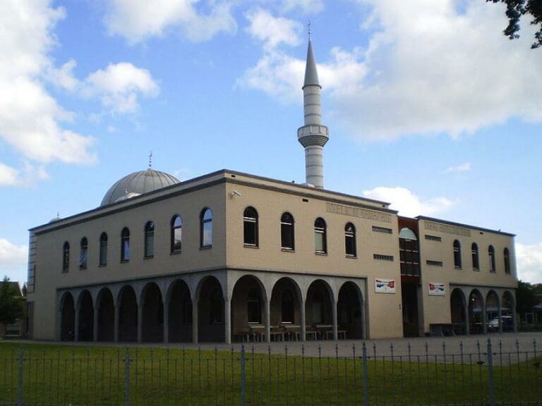 Ent-Islamisierung der Niederlande gefordert — Bild: Apdency, Own work / Wikimedia (Gemeinfrei)