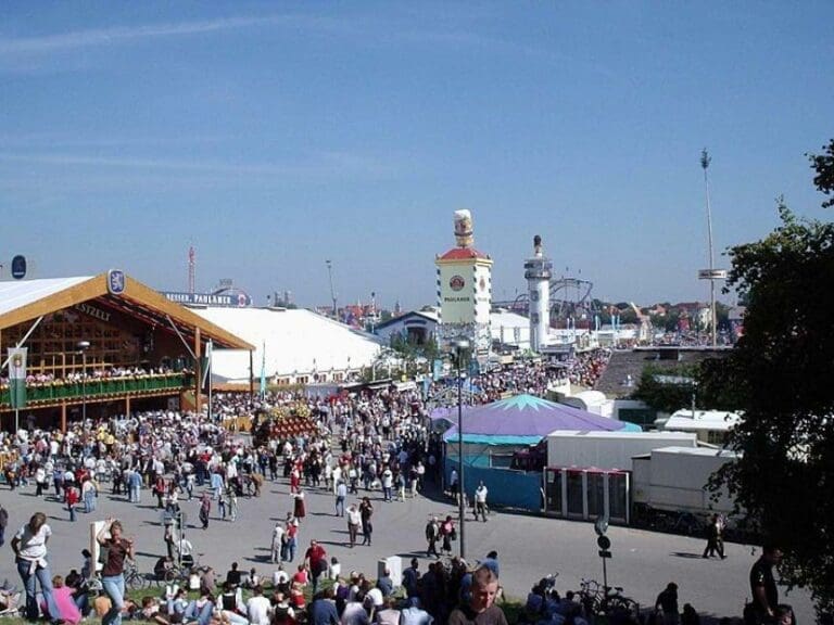 Hochsicherheitskonzept am Oktoberfest München — Bild: Gutsul / wikimedia (gemeinfrei)