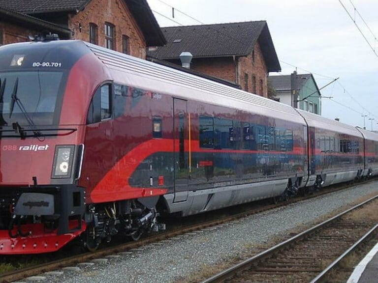 490 Sicherheitsfachkräfte bei ÖBB im Einsatz — Bild: Pechristener / Wikimedia (CC-BY-SA-3.0)
