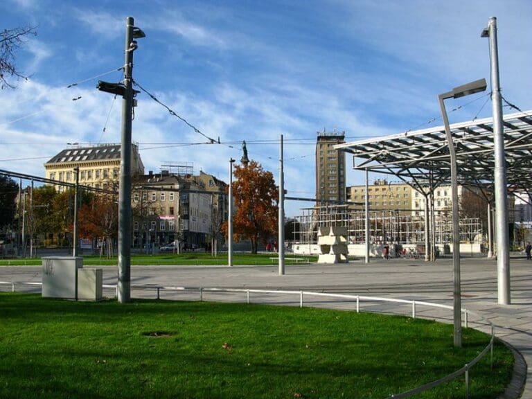 Praterstern als Gewaltzentrum — Bild: Joadl / wikimedia (CC BY-SA 3.0)