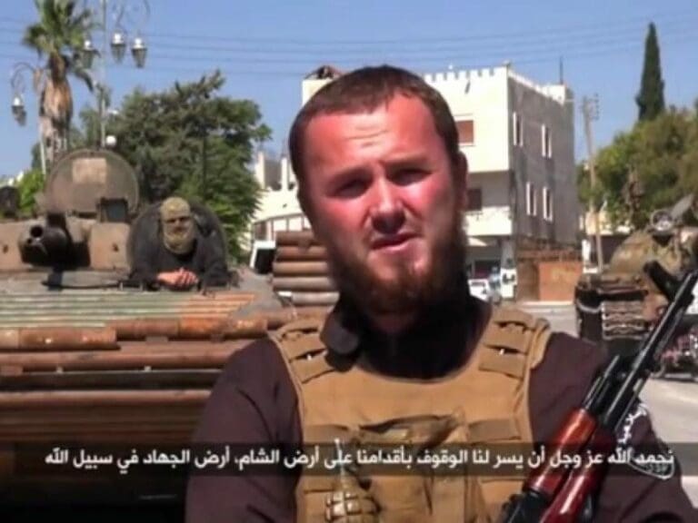 IS-Schlächter als Flüchtling in Europa — Bild: Screenshot, Islam Peace / YouTube