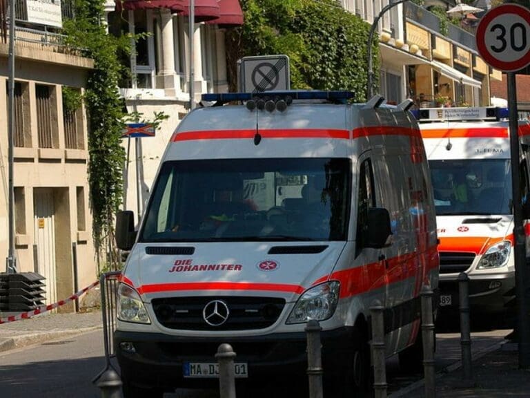Migranten attackieren Feuerwehr und Rettung — Bild: Zwiadowca21 / wikipedia commons / (CC BY-SA 4.0)