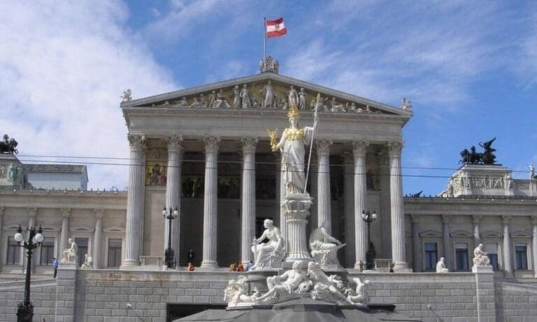Anfrage zu Extremismus-Vortrag in OÖ-Schule — Bild: Gryffindor / Wikimedia ( CC-BY-SA-3.0)