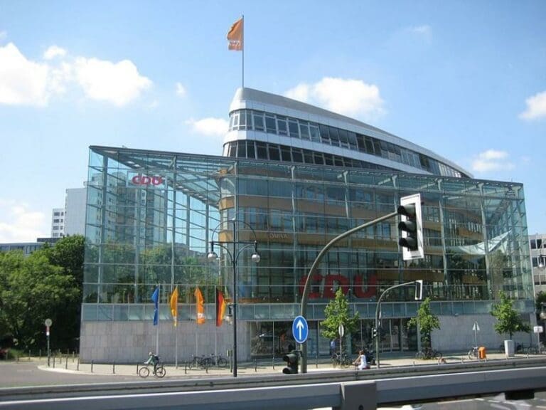 CDU-Wirtschaft gegen Große Koalition — Bild: Löwe 48 / Wikimedia (CC-BY-SA-3.0)