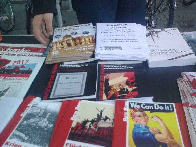 Linke Agitatoren vor Uni Wien immer frecher — Bild: privat / zVg