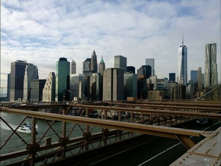 US-Konjunktur stottert wieder — Bild: https://commons.wikimedia.org/wiki/File:Blick_auf_das_s%C3%BCdliche_Manhattan.jpg