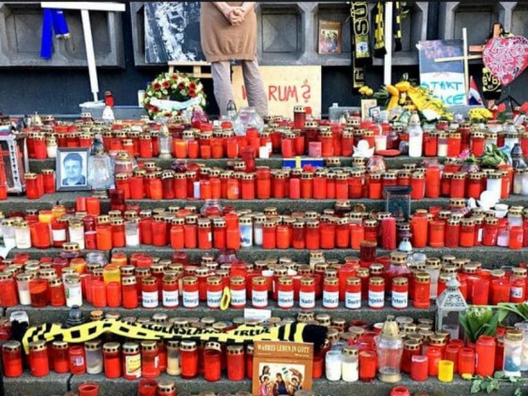 Berliner Terror-Gedenkstätte Breitscheidplatz unterschlägt islamistischen Hintergrund — Bild: Marco Ferch / Flickr (CC BY 4.0)