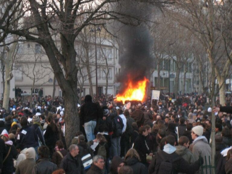 In Frankreich eskalieren die Migranten-Aufstände — Bild: Own work / wikipedia.org (CC BY 2.5)